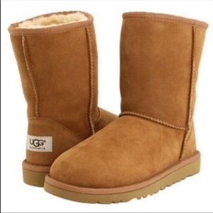 UGG CLASSIC SHORT II BOOT